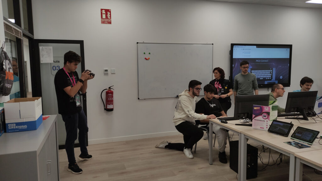 Indie Game Show 2025 - Lucas sacando fotos
